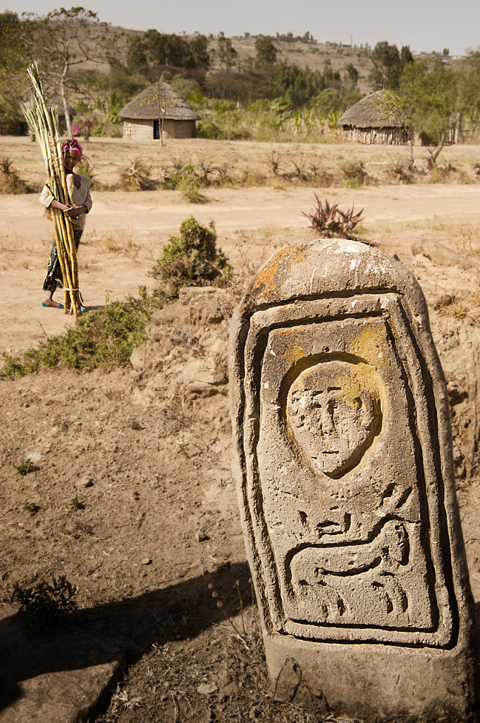 Siraro, nel cimitero di un villaggio dove ancora non ci sono pozzi per la raccolta dell'acqua