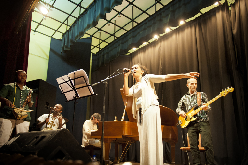 Gabriella Ghermandi presenta l'album Atse Tewodros Project all'Istituto Italiano di Cultura di Addis